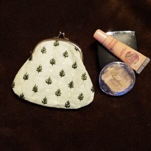 【一点もの、送料無料】和紙に刺繍!? コロンとした姿がかわいい「がま口ポーチ」